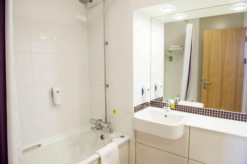 Premier Inn Premier Inn Southend Airport Esterno foto