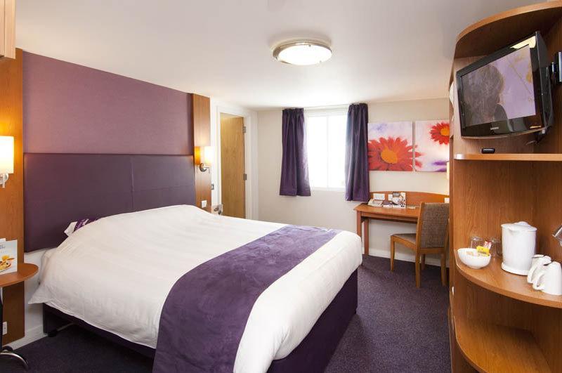 Premier Inn Premier Inn Southend Airport Esterno foto