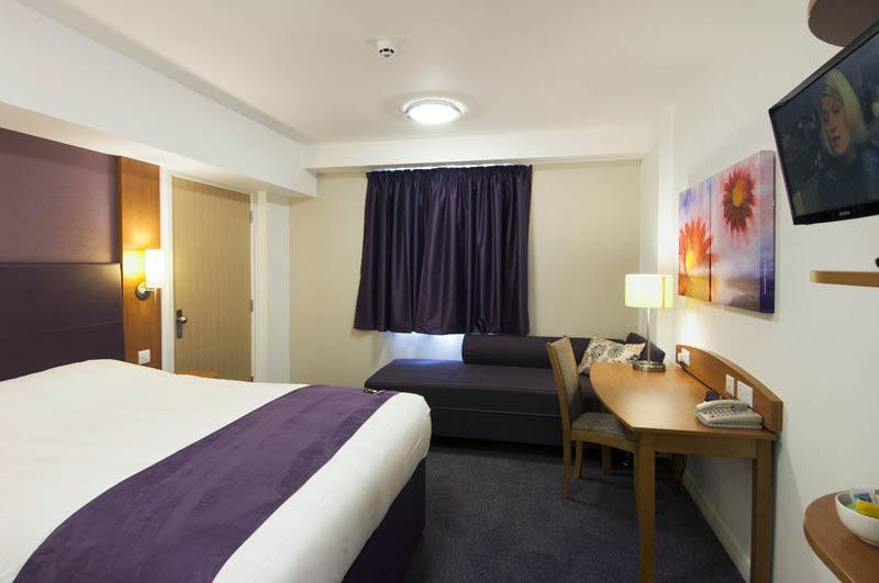 Premier Inn Premier Inn Southend Airport Esterno foto